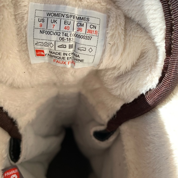 North Face Women’s Winter Boots like new - Picture 8 of 8